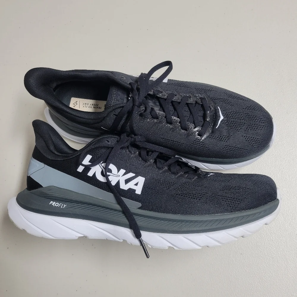Hoka One One Mach 4 Men's Size 9.5D.